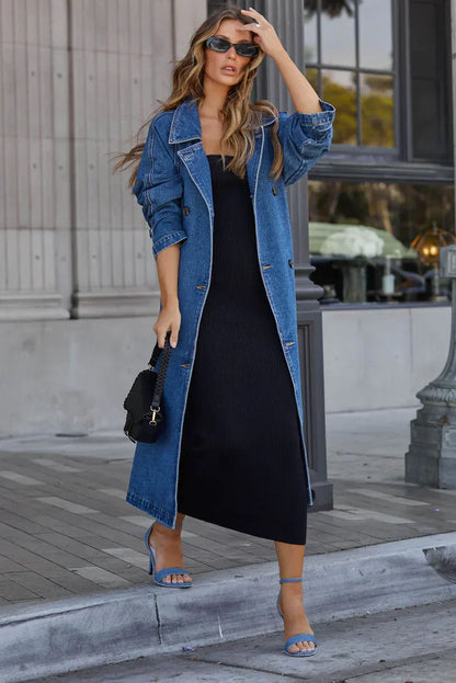 Langer, geknöpfter mantel mit gürtel – damen