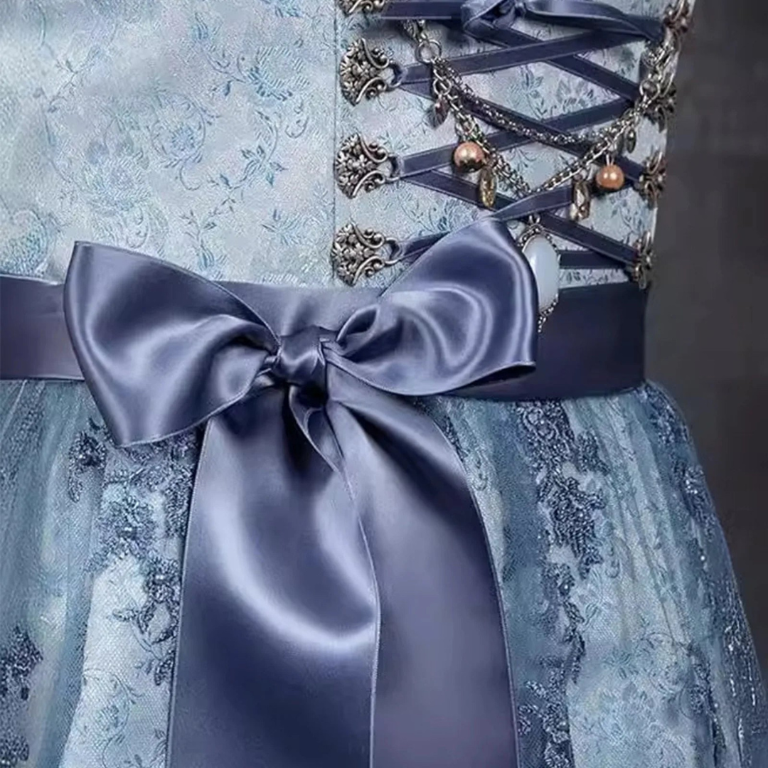 Bellatrix | Dirndl kleid mit Spitzenschürze und Satinschleife für Frauen