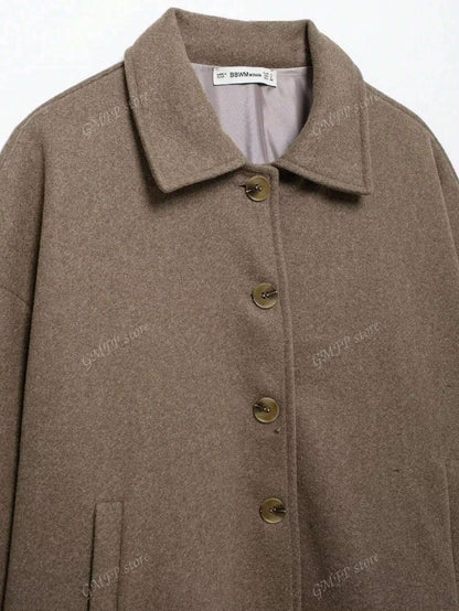 Cropped wolljacke mit knopfleiste – zeitloser paris-chic für damen