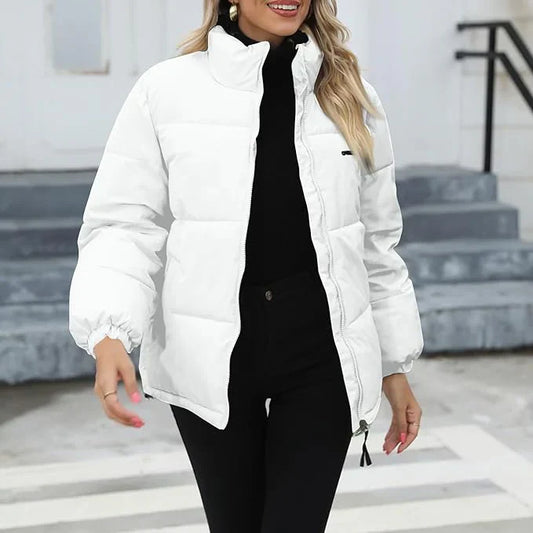 Wärmende damen-winterjacke mit reißverschluss