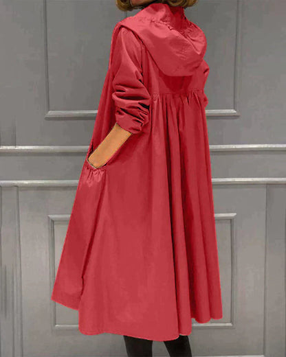 Klarissa | Regenmantel mit Kapuze und fließender Länge für Frauen