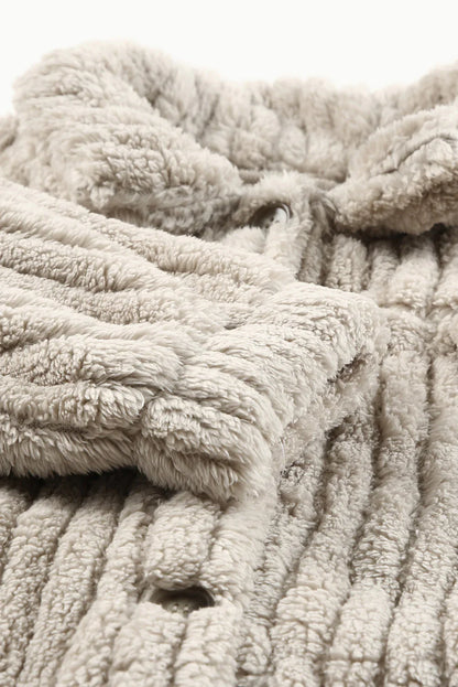 Einfache plüsch-fleecejacke mit knopfleiste