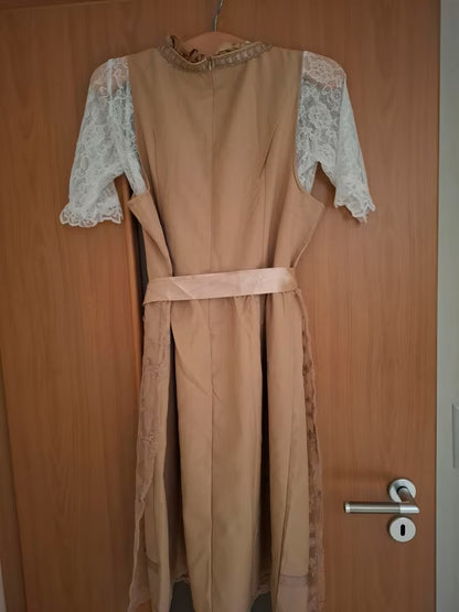 Rogue - feminines dirndlkleid mit edler spitzenschürze und klassischem schnitt