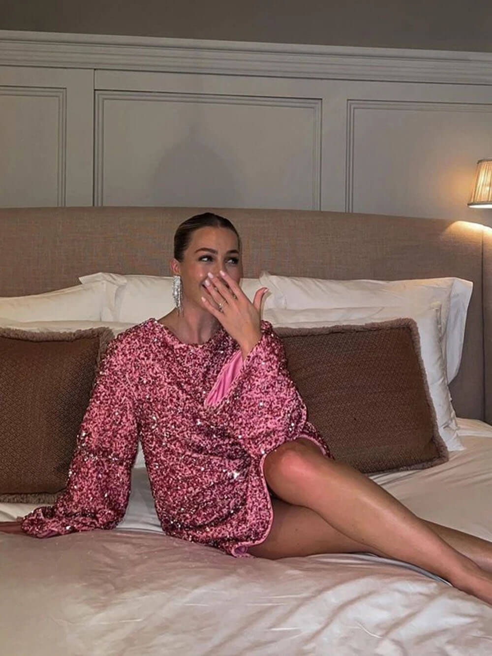 Quincy | Paillettenkleid mit Schleifendetail und ausgestelltem Schnitt für Frauen