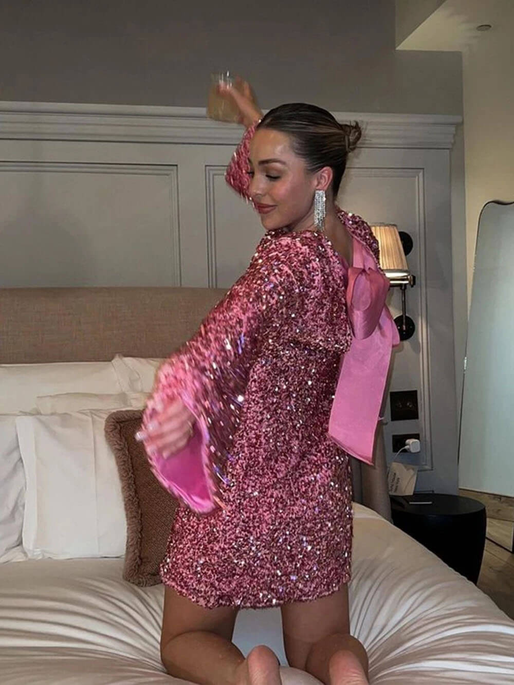 Quincy | Paillettenkleid mit Schleifendetail und ausgestelltem Schnitt für Frauen