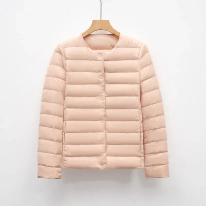 Freja – leichte taillierte daunenjacke mit druckknopfverschluss