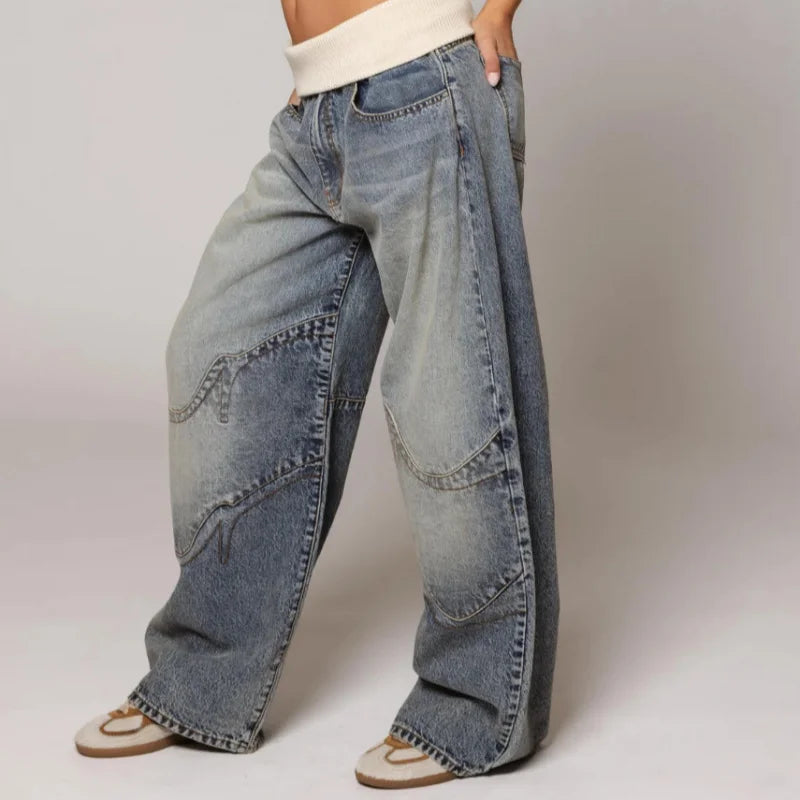 Urbane damenjeans in lässiger passform mit elastischem bund