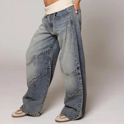 Urbane damenjeans in lässiger passform mit elastischem bund