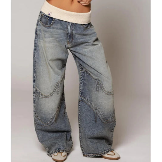 Urbane damenjeans in lässiger passform mit elastischem bund
