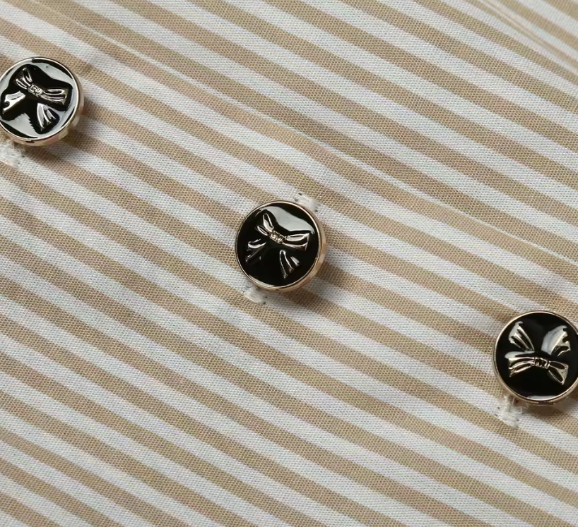 Riah - elegantes dirndlkleid mit knopfleiste und schleifenband