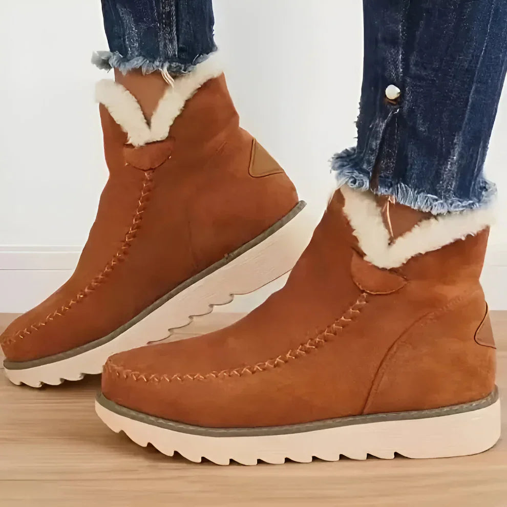 Kuschelige, mit lammfell gefütterte stiefeletten für damen
