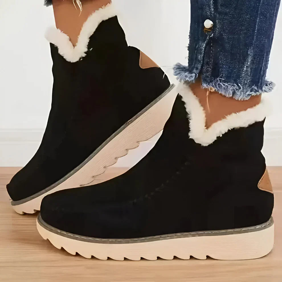 Kuschelige, mit lammfell gefütterte stiefeletten für damen