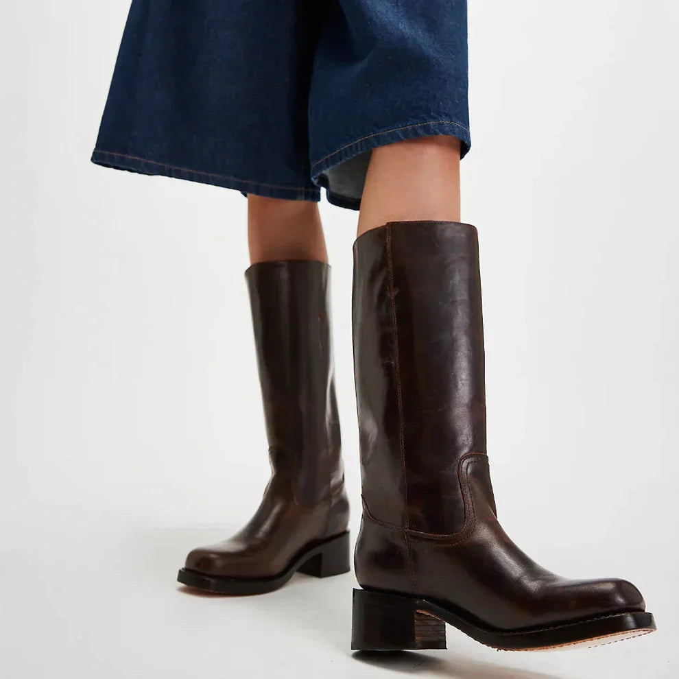 Strapazierfähige, klassische damenstiefel mit blockabsatz – für damen