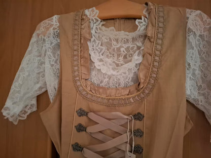 Rogue - feminines dirndlkleid mit edler spitzenschürze und klassischem schnitt